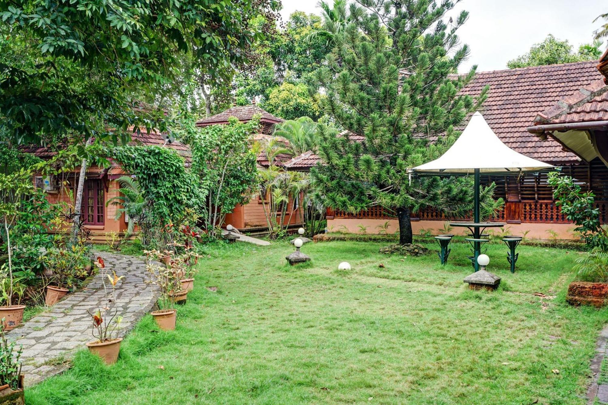 Palette - Pagoda Resorts Alappuzha Exterior foto